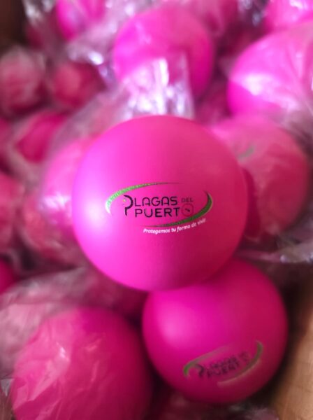 Lote de pelotas antiestrés rosas en bolsas individuales transparentes